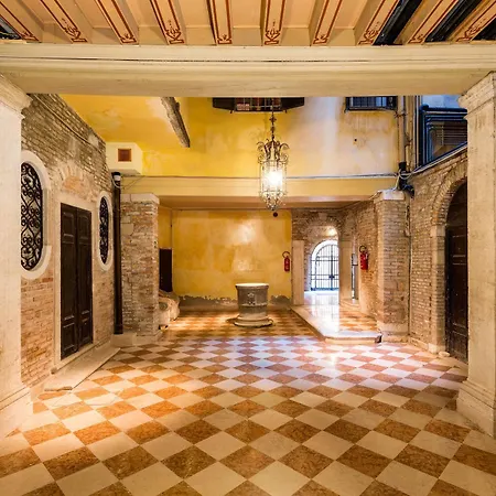 Palazzo San Marco: Historic Central Apartment with Lift Venice Exterior photo