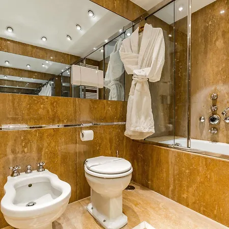 Palazzo San Marco: Historic Central Apartment with Lift Venice Exterior photo
