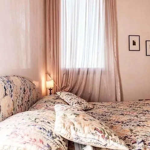 Very Central Apartment In Historical 1600 Palace With Lift A Few Min Walk From San Marco Square