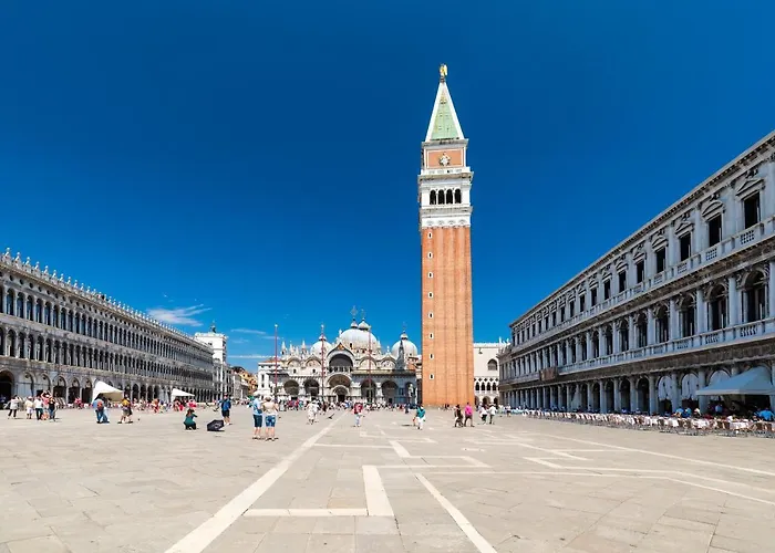 Very Central Apartment In Historical 1600 Palace With Lift A Few Min Walk From San Marco Square