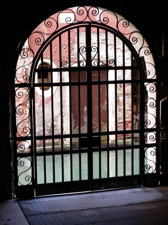 Palazzo San Marco: Historic With Lift Apartment Venice