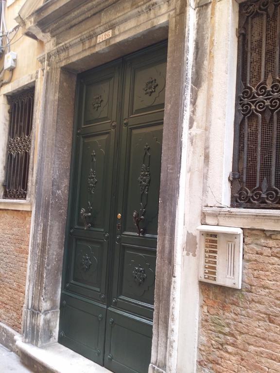 Palazzo San Marco: Historic With Lift Apartment Venice