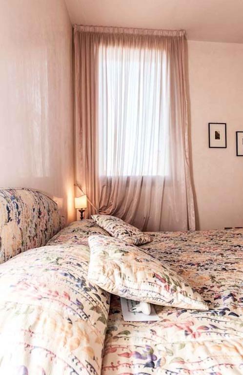 Palazzo San Marco: Historic With Lift Apartment Venice