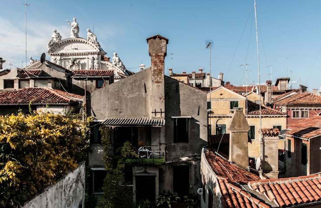 Palazzo San Marco: Historic With Lift Apartment Venice