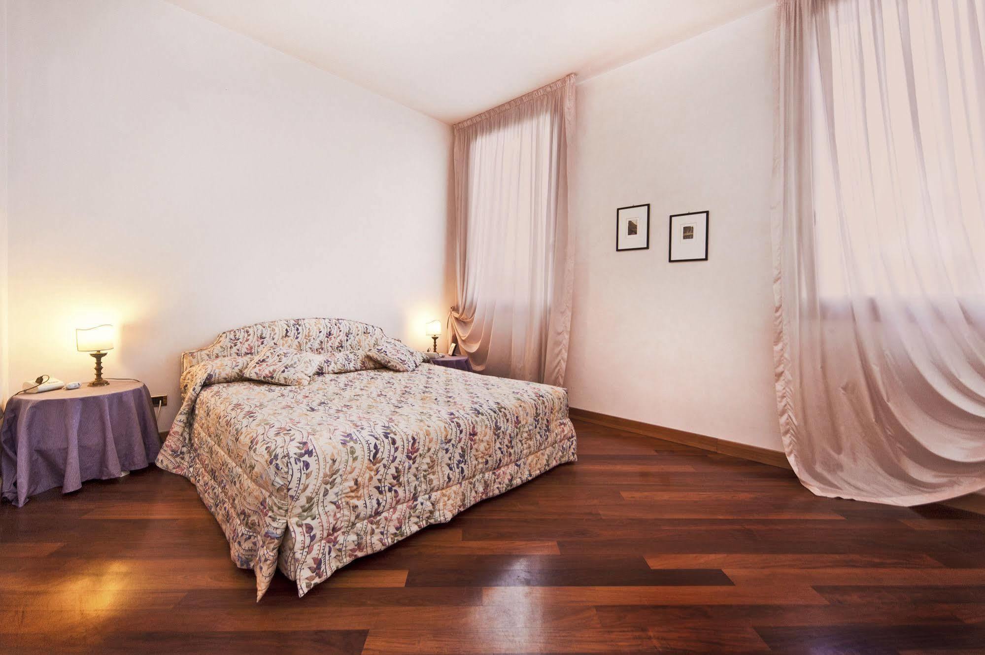 Apartment Palazzo San Marco: Historic With Lift