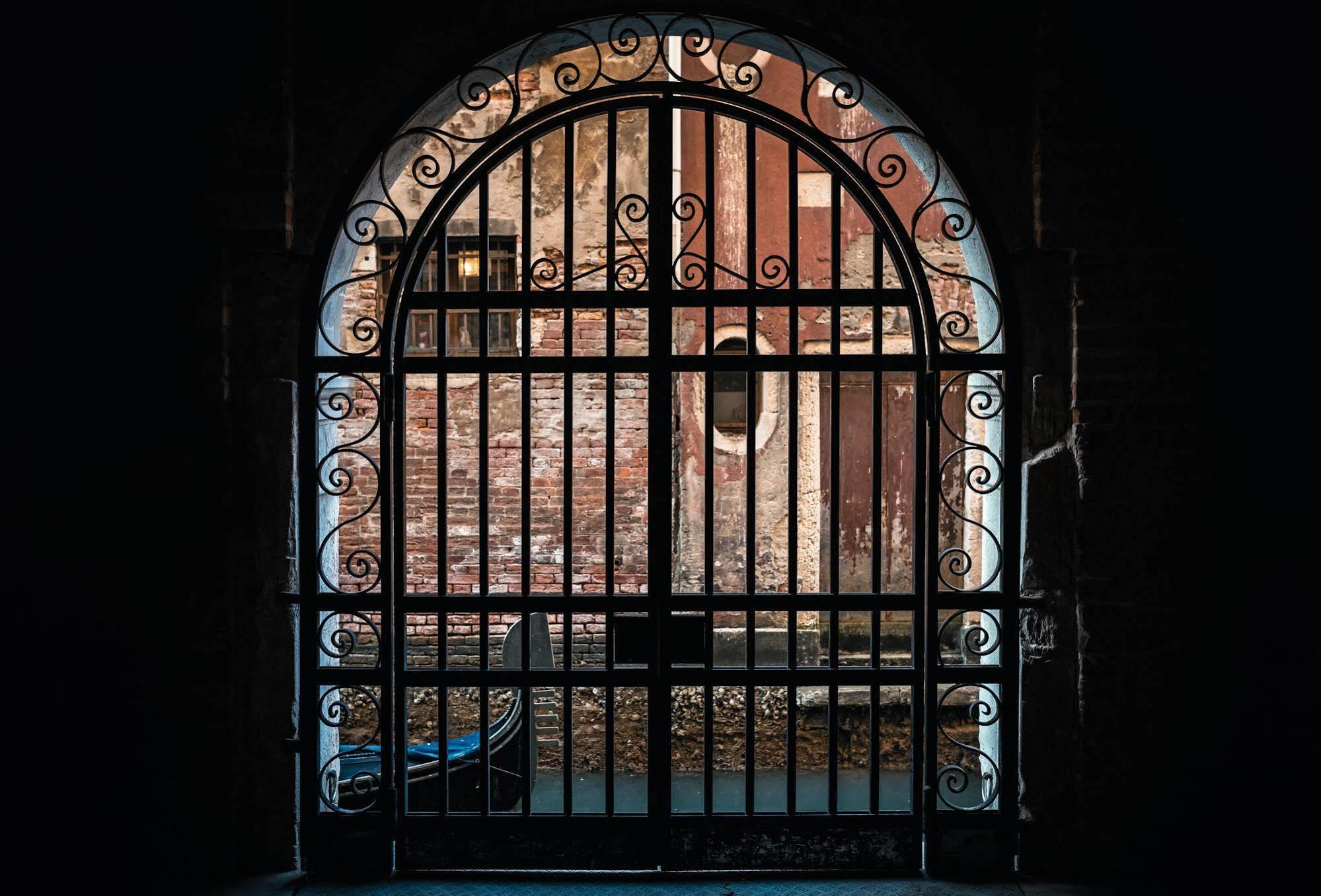 Palazzo San Marco: Historic With Lift Apartment