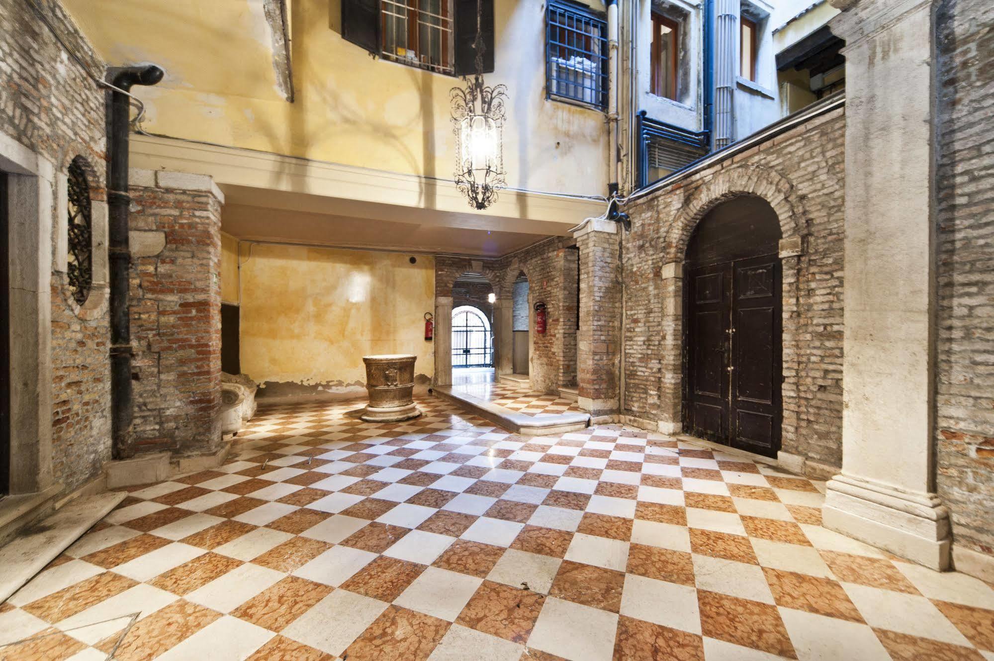 Apartment Palazzo San Marco: Historic With Lift *