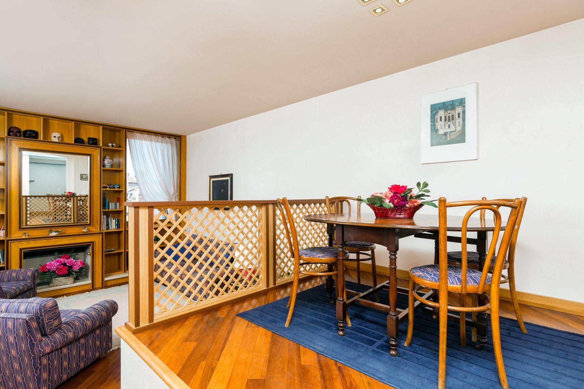 Apartment Palazzo San Marco: Historic With Lift