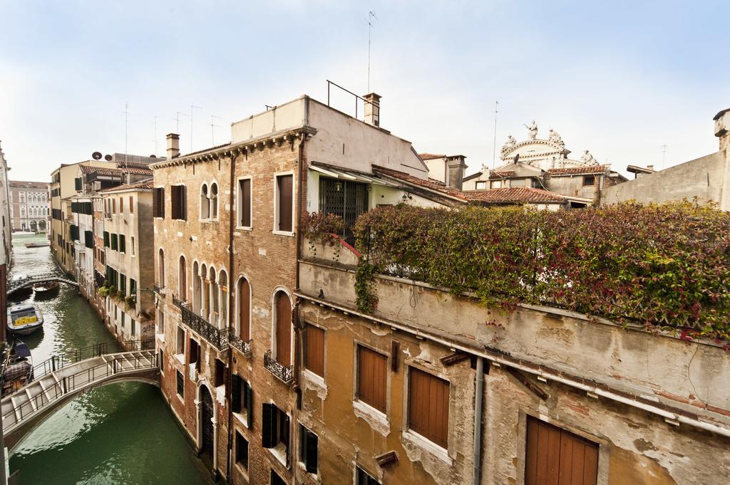 Palazzo San Marco: Historic With Lift Apartment