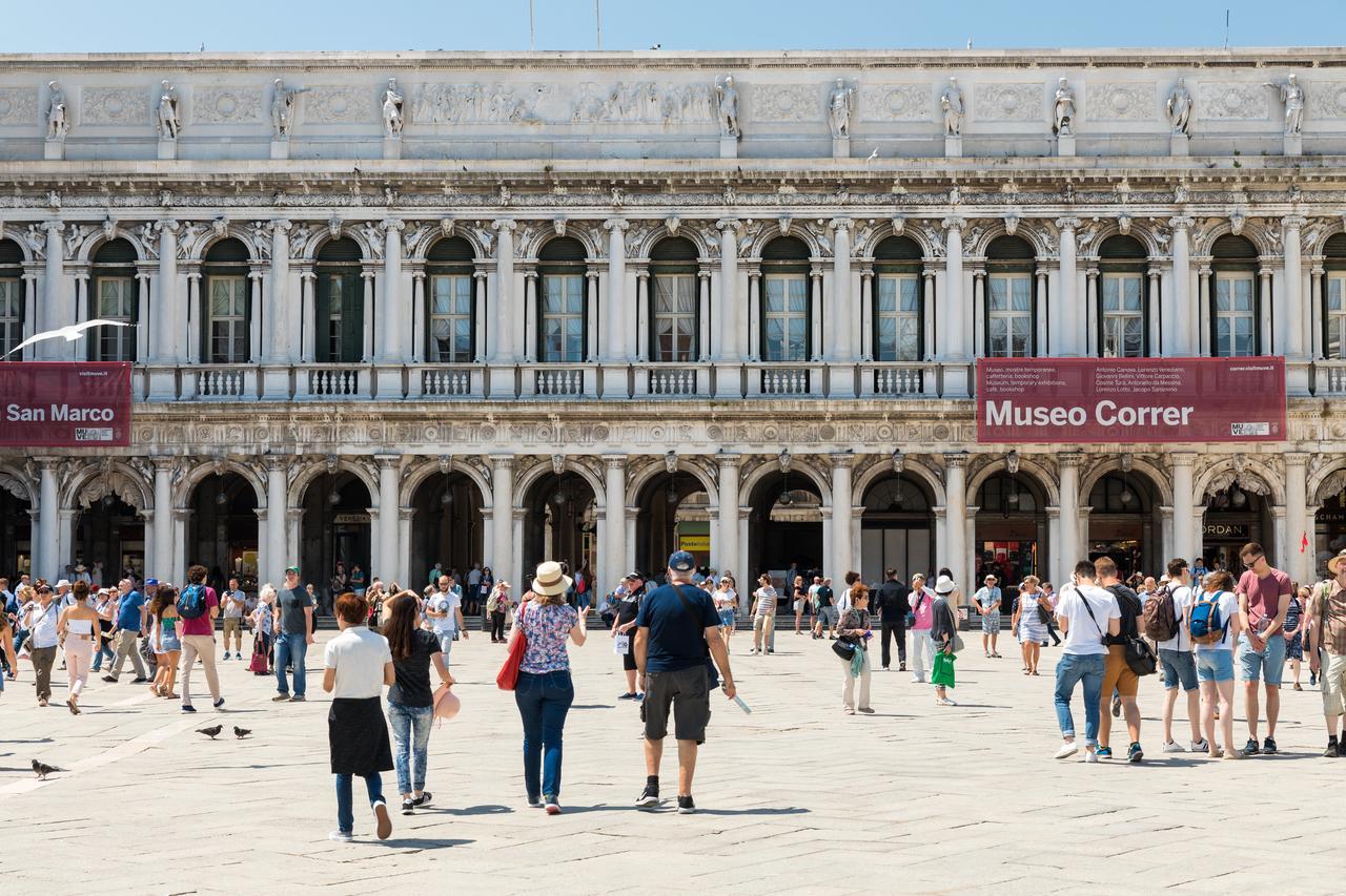Apartment Palazzo San Marco: Historic With Lift *