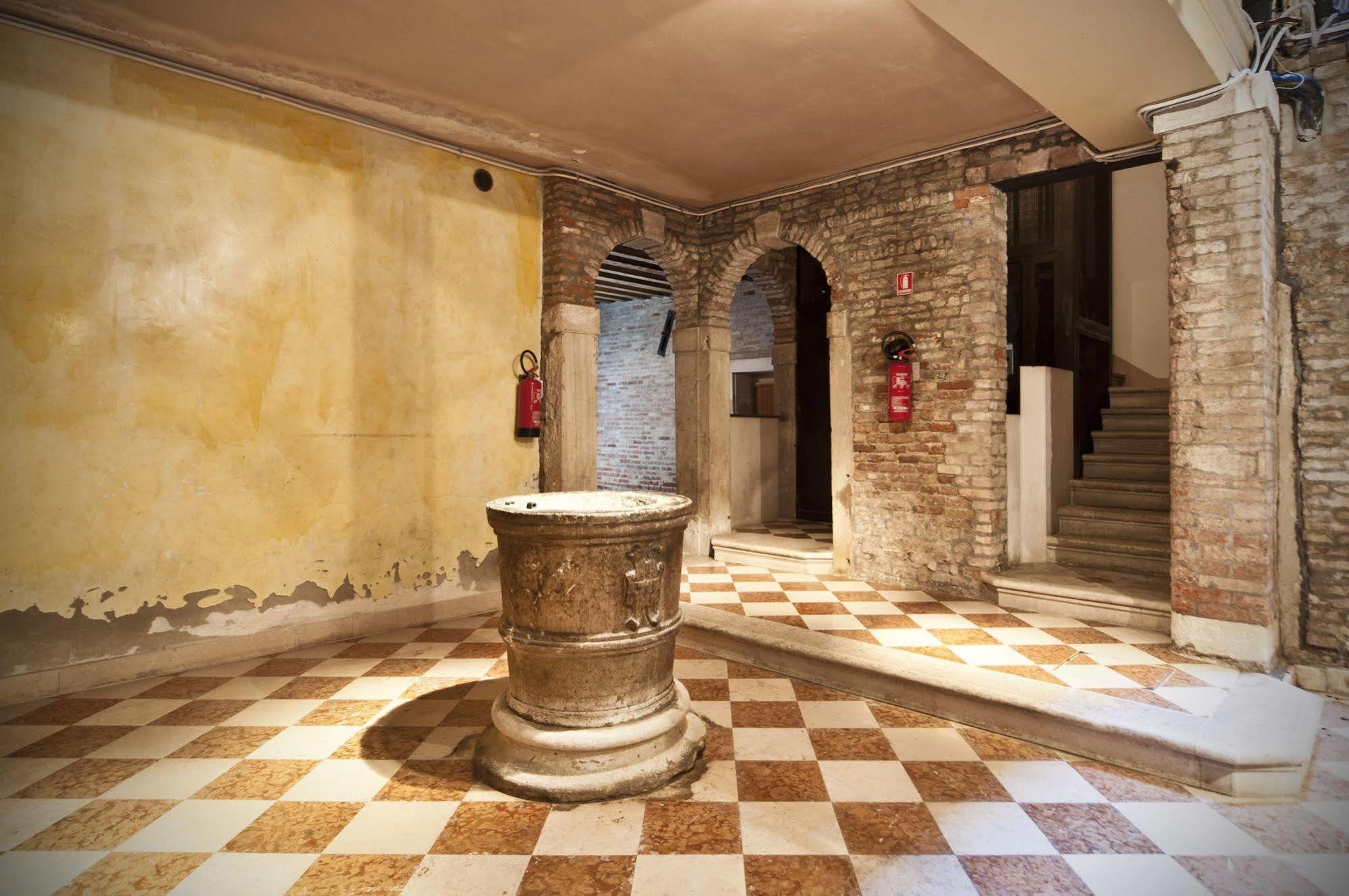 Apartment Palazzo San Marco: Historic With Lift Venice
