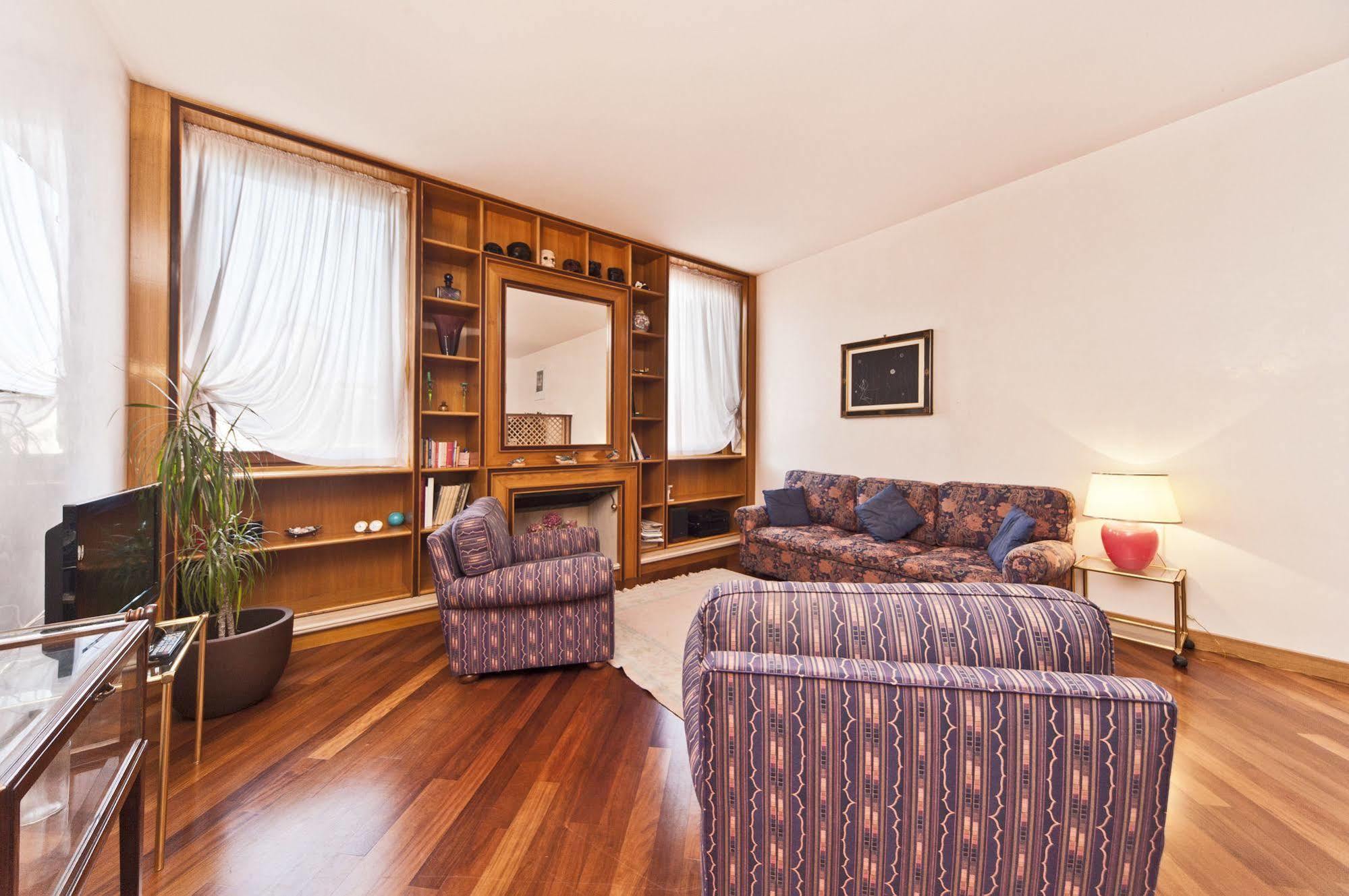 Apartment Palazzo San Marco: Historic With Lift